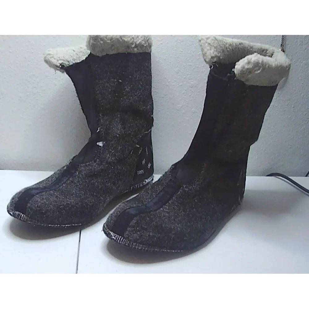 Sorel men caribou